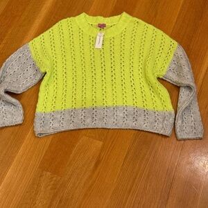 Francesca’s Miami Lime and Gray Crew Neck Sweater New With Tags Size Medium